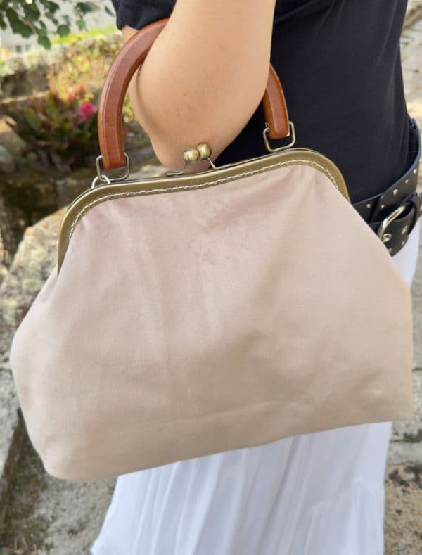 bolsos hechos a mano sula and frida boquilla de metal con asa de madera Praga