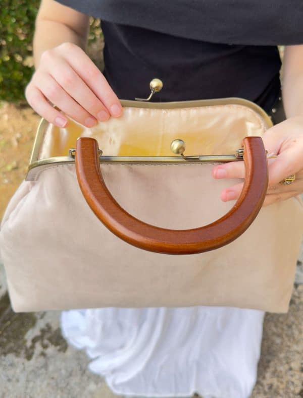 bolsos hechos a mano sula and frida boquilla de metal con asa de madera Praga